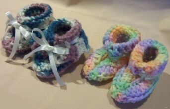 crochet baby booties pair