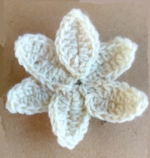 crochet daffodil pedals assembly