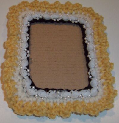 crochet picture frame image 3 closeup